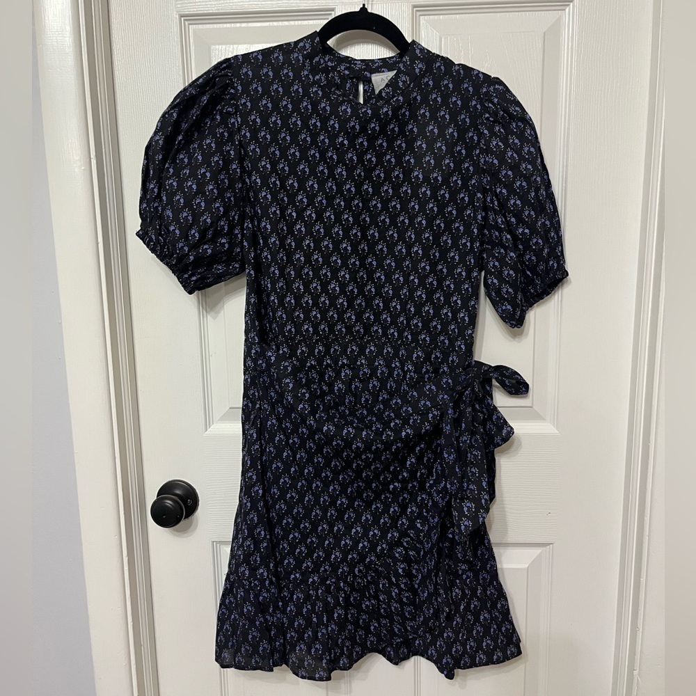 NWT Acacia Cleo dress in wisteria floral print size P